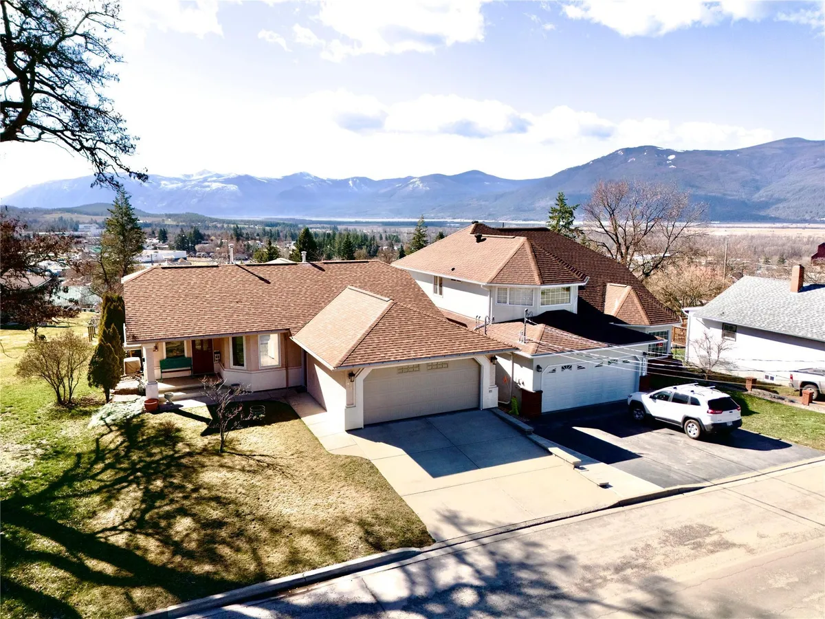 A large family home overlooking the Creston Valley